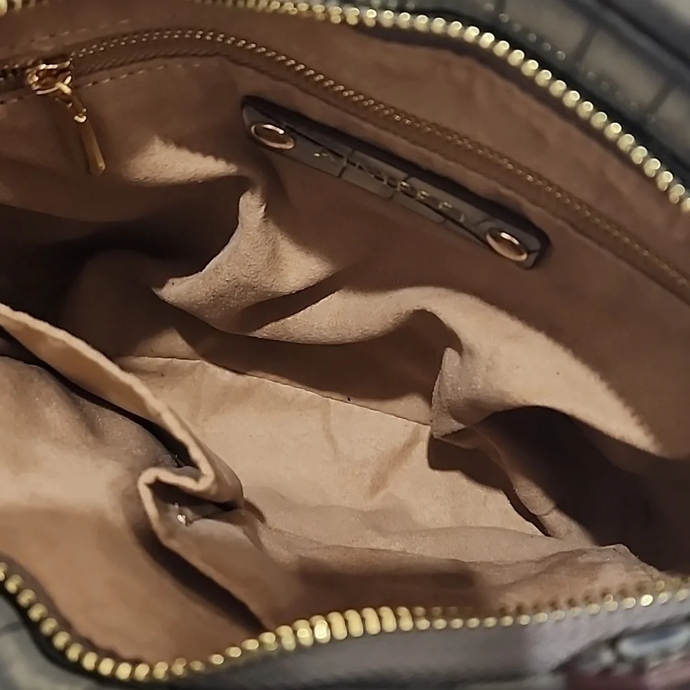 Ainifeel Croc Embossed Crossbody Bag - Picture 7 of 16